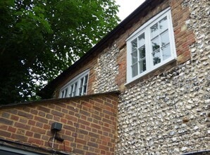 Tarrant St, Arundel to rent Building Photo- Image 1 of 2