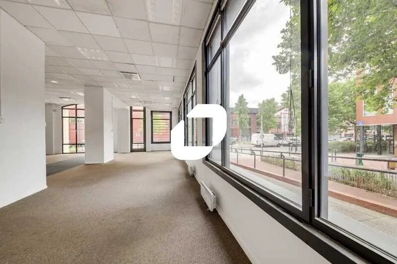 Office in Aubervilliers to rent Building Photo- Image 1 of 17