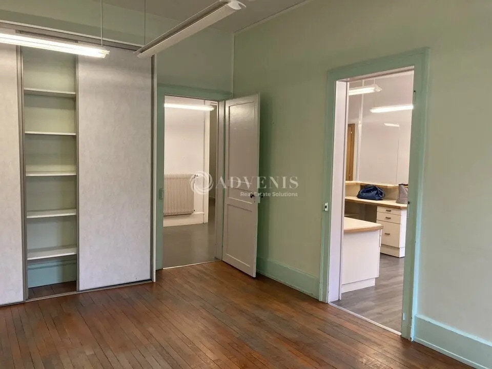 Location Bureaux 186 m² - Photo 1
