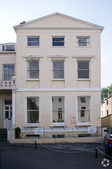122 Winchcombe St, Cheltenham to rent - Primary Photo - Image 1 of 6