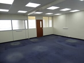 60 Windsor Ave, London to rent Interior Photo- Image 1 of 4