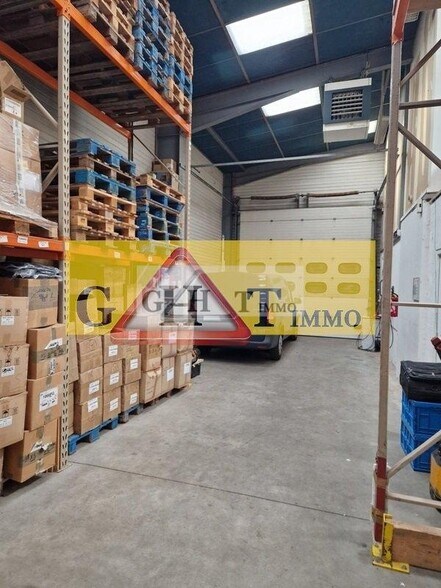 Industrial in Combs-la-Ville for sale - Interior Photo - Image 3 of 7