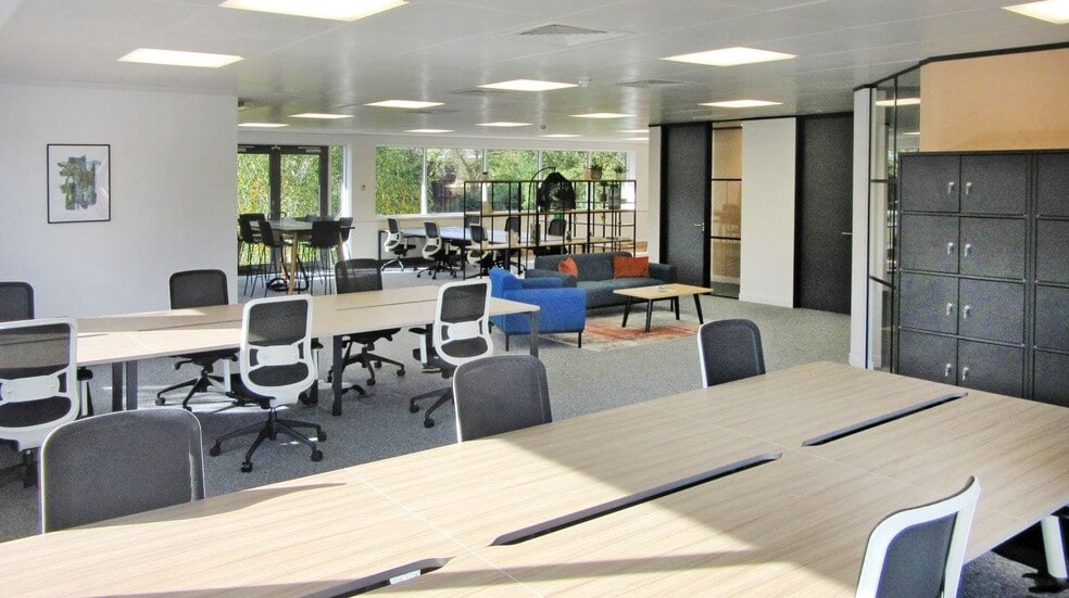 Waltham Rd, Maidenhead to rent - Building Photo - Image 3 of 24