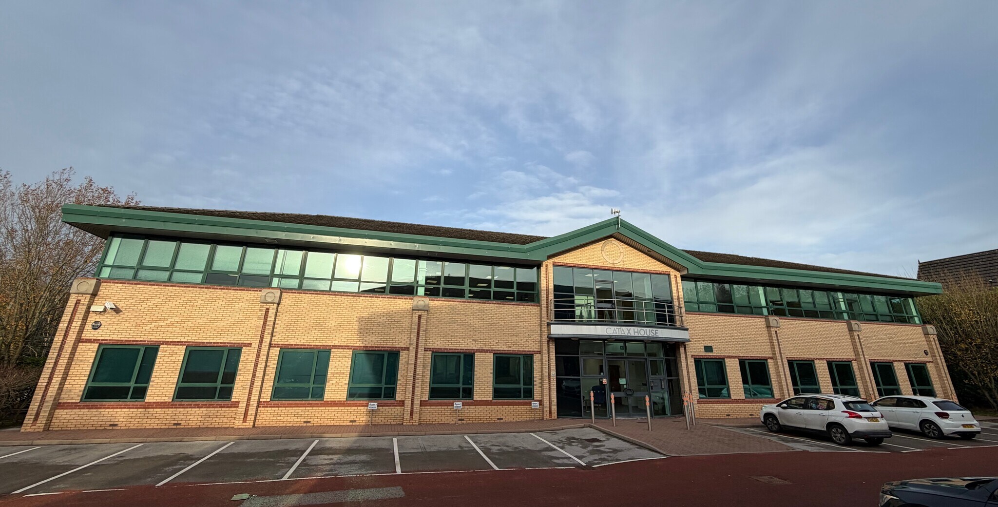 3 Scott Dr, Altrincham to rent Building Photo- Image 1 of 12