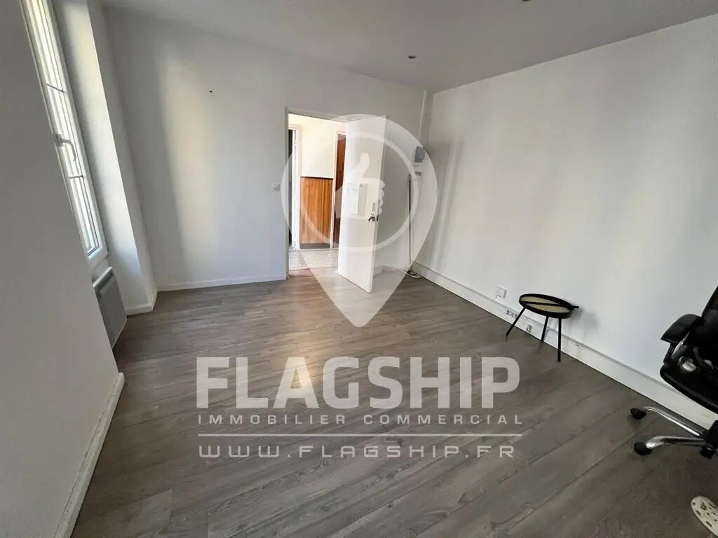 Office in Charenton-le-Pont for sale Interior Photo- Image 1 of 7