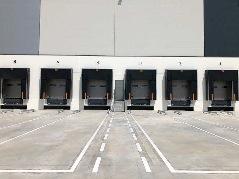 Industrial in Córdoba to rent - Building Photo - Image 1 of 10