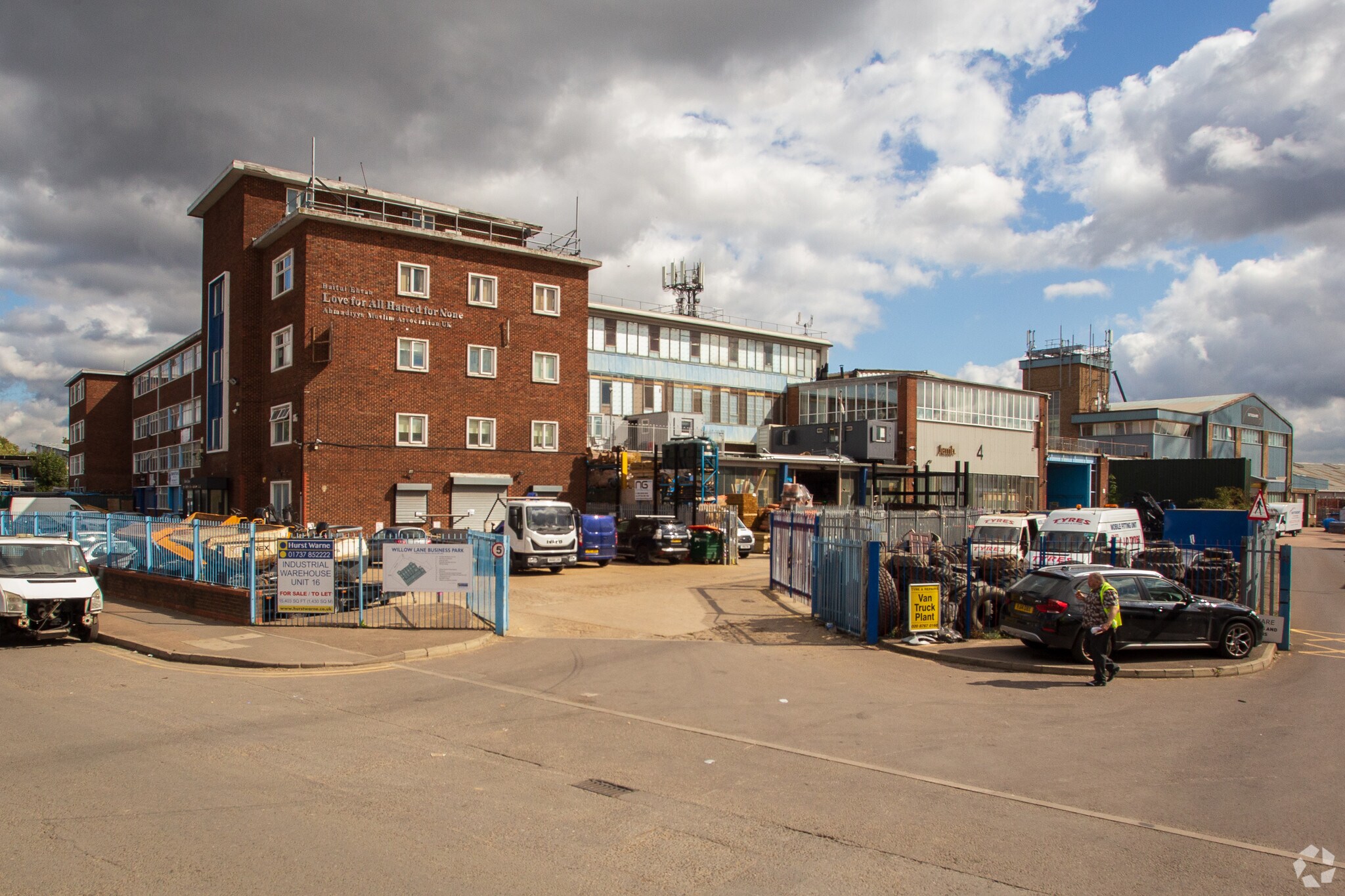 1-11 Willow Ln, Mitcham for sale Primary Photo- Image 1 of 1