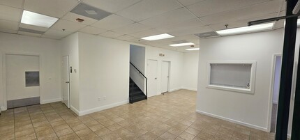 7075 Kingspointe Pky, Orlando, FL for rent Building Photo- Image 2 of 20