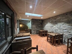Retail in Sallent, Barcelona to rent Interior Photo- Image 2 of 23