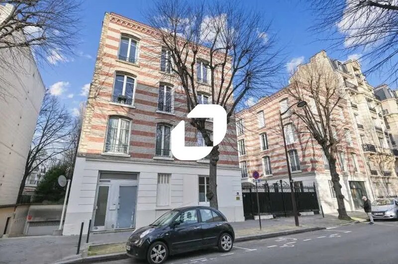Office in Neuilly-sur-Seine to rent Building Photo- Image 1 of 21