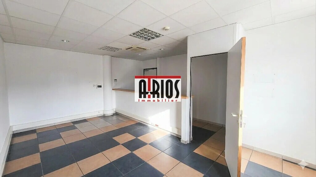 Vente Bureaux 177 m² - Photo 1