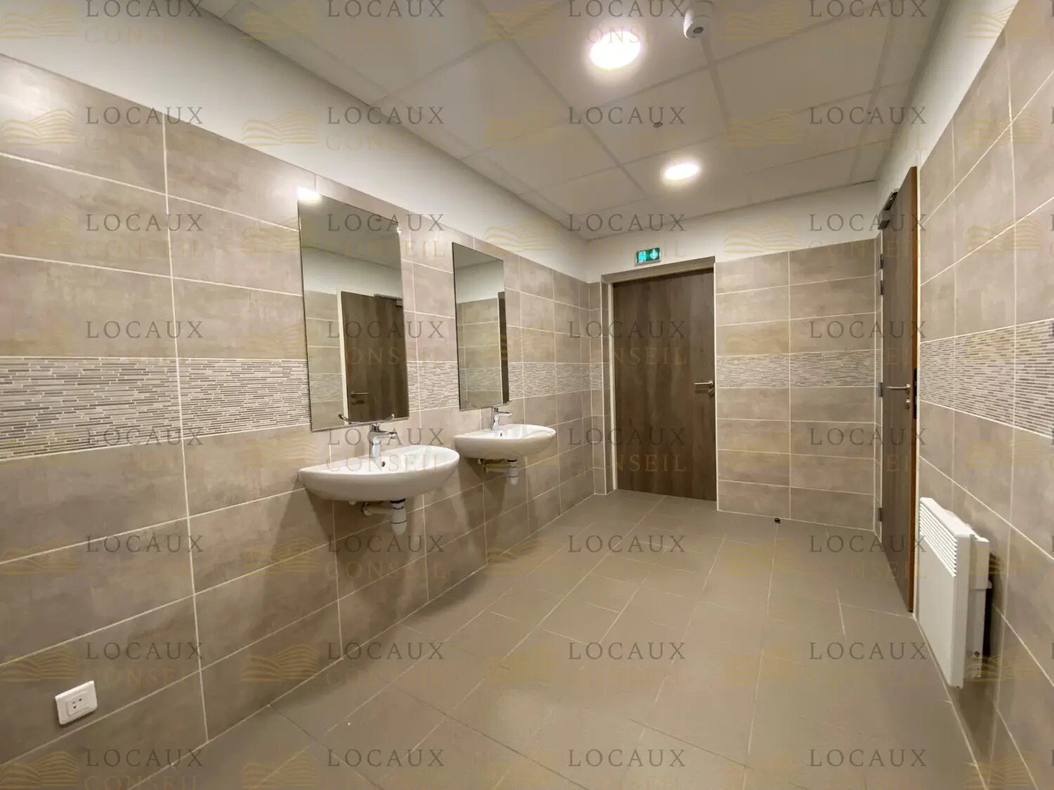 Light Industrial in SAINT-OUEN-L'AUMONE to rent Interior Photo- Image 1 of 2