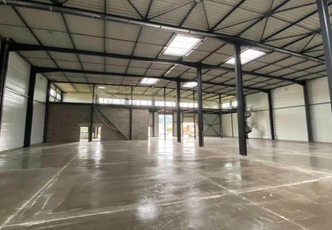 Light Industrial in Heyrieux to rent Building Photo- Image 1 of 22