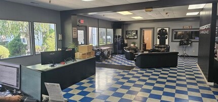 50-52 Miry Brook Rd, Danbury, CT to rent Interior Photo- Image 2 of 13