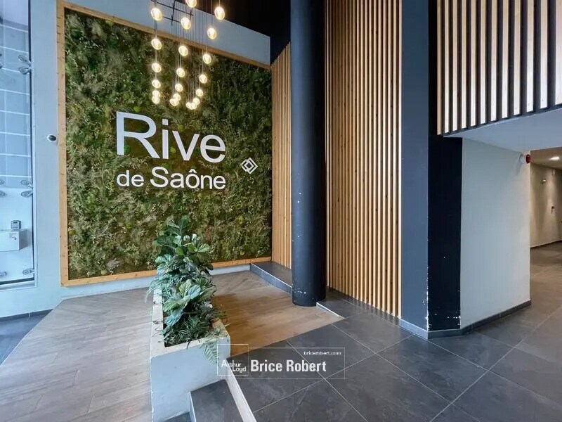 Office in Lyon for sale Lobby- Image 1 of 19