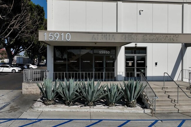 More details for 15910-15912 Valley View Ave, La Mirada, CA - Office, Industrial for Rent