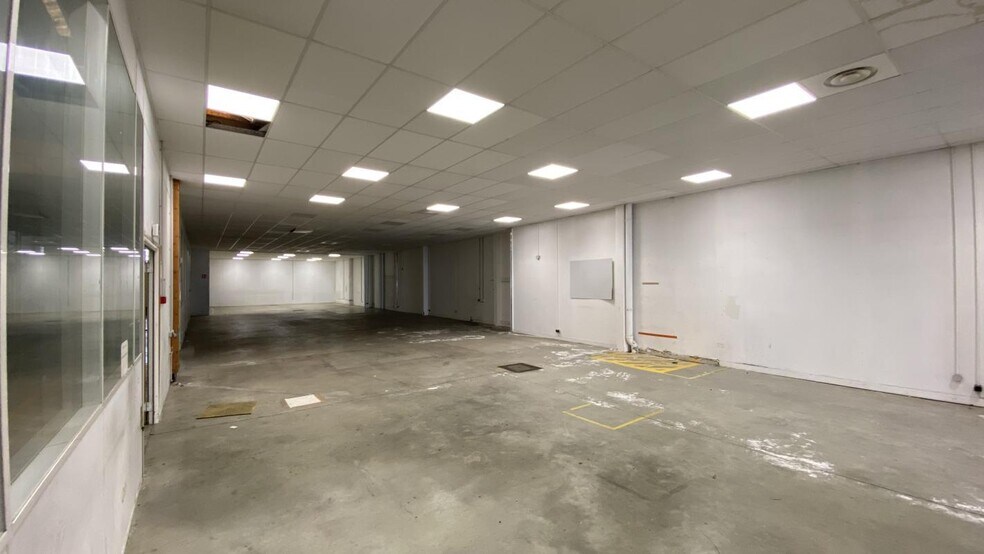 21 Rue Des Gros Grès, Colombes to rent - Building Photo - Image 2 of 7