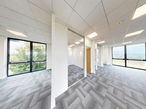7600 Daresbury Park, Warrington to rent Interior Photo- Image 2 of 10