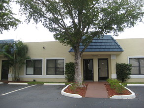 2840 NW 2nd Ave, Boca Raton, FL for rent Building Photo- Image 1 of 9