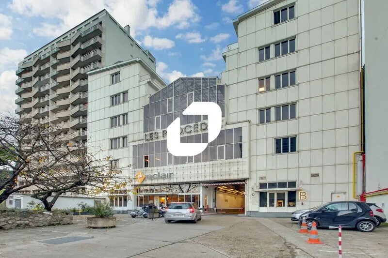 Retail in Vanves to rent Building Photo- Image 1 of 13