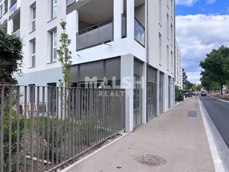 84 A Boulevard De L'Europe, OULLINS-PIERRE-BÉNITE to rent - Building Photo - Image 2 of 6