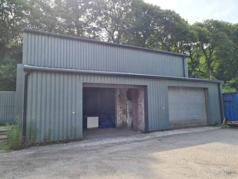 Delph New, Oldham to rent - Primary Photo - Image 1 of 1