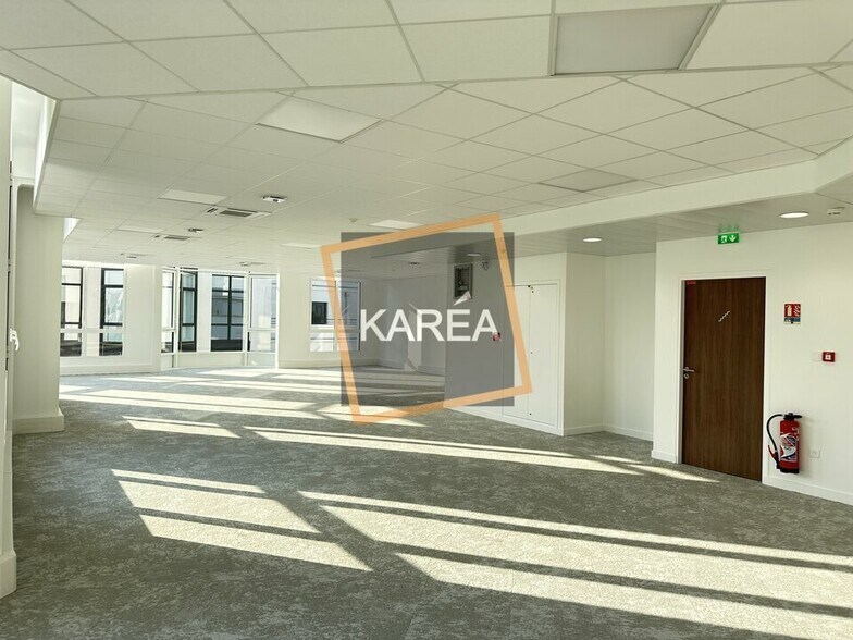 Office in Chessy to rent - Interior Photo - Image 2 of 10
