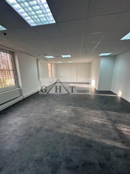Industrial in Bagnolet to rent - Interior Photo - Image 3 of 7