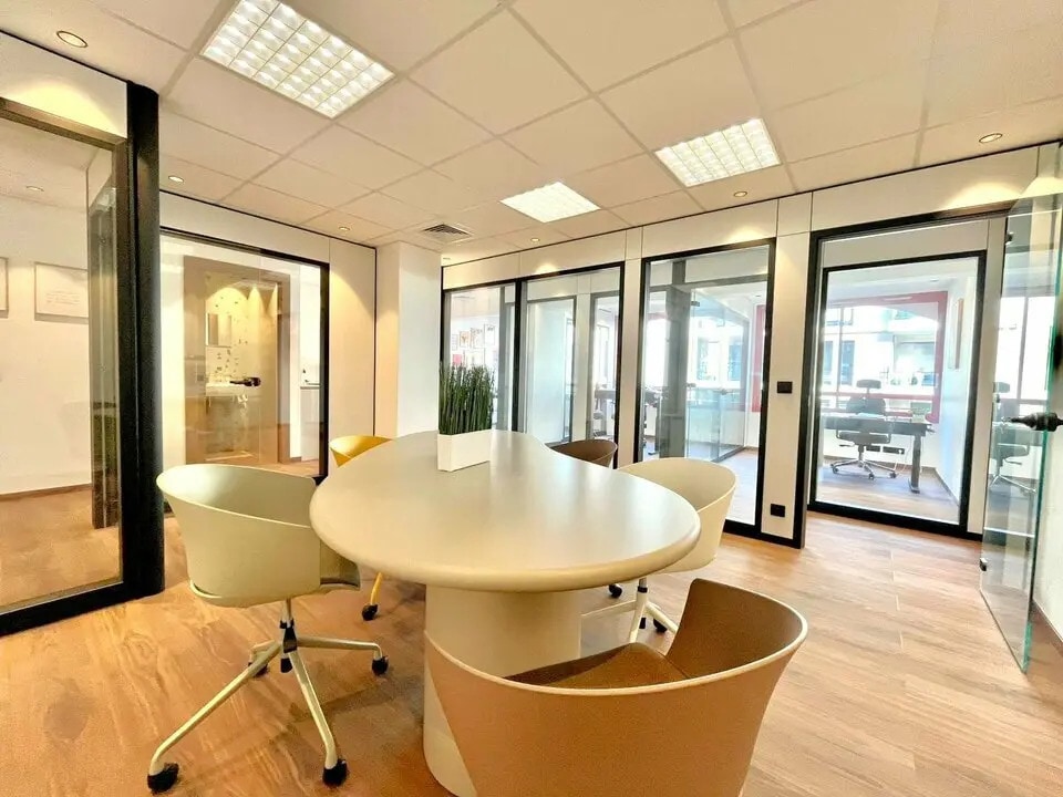 Location Bureaux 80 m² - Photo 1