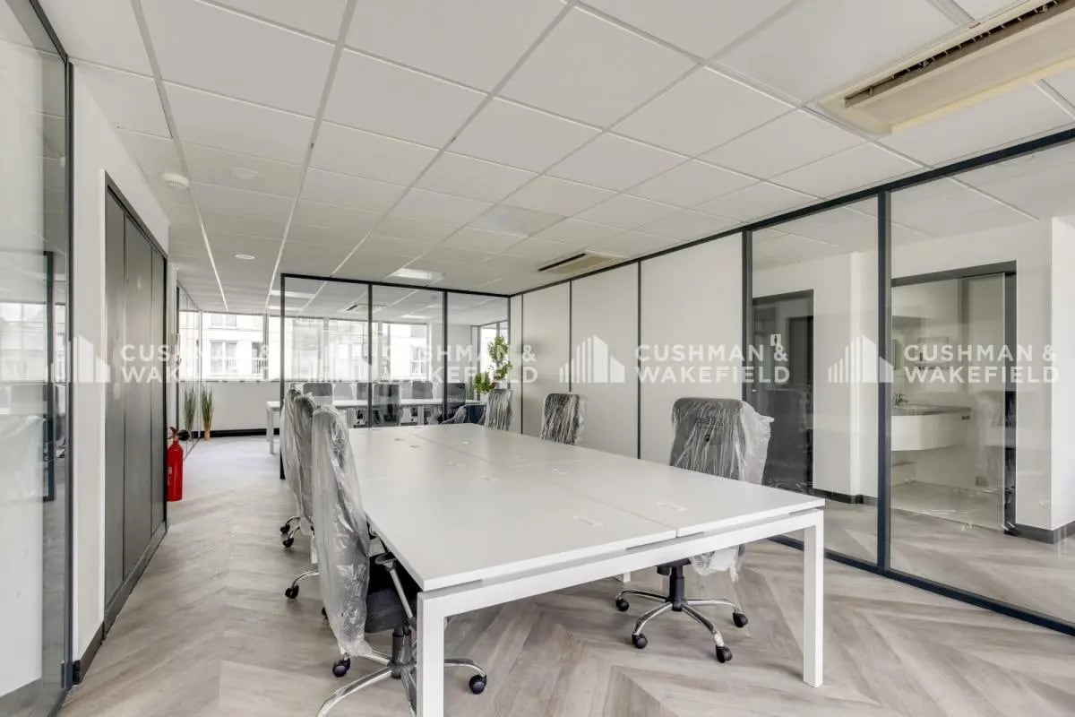 Office in Levallois-Perret to rent Building Photo- Image 1 of 15