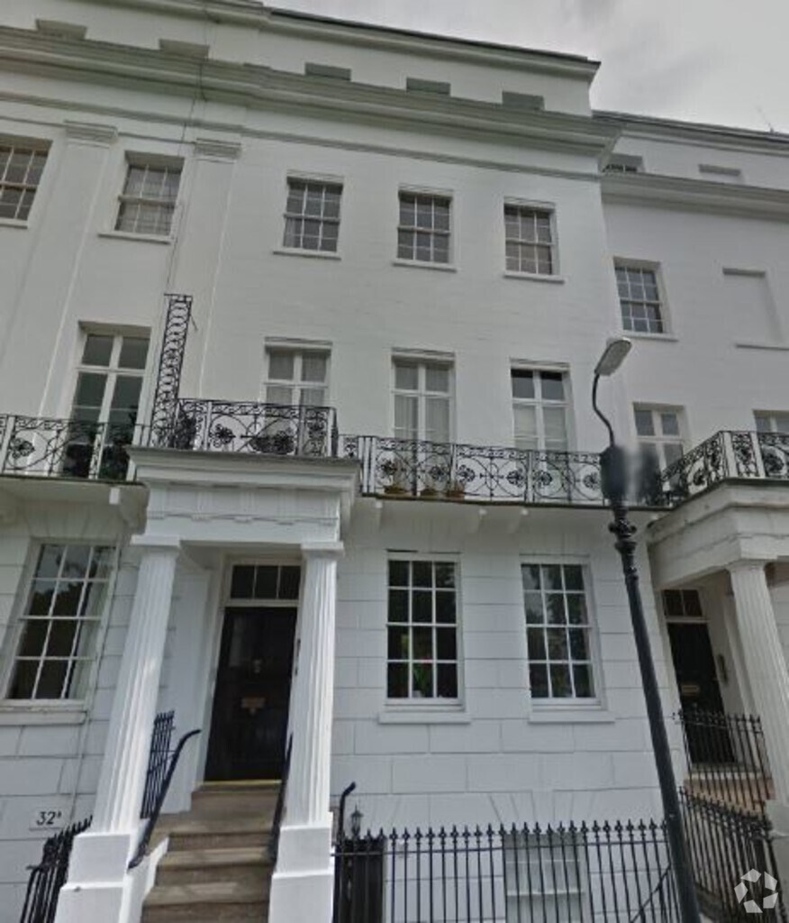 33 Clarendon Sq, Leamington Spa for sale Building Photo- Image 1 of 1