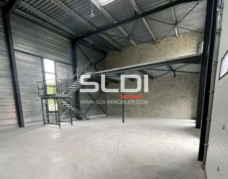 Light Industrial in Bourgoin-Jallieu for sale - Interior Photo - Image 3 of 3