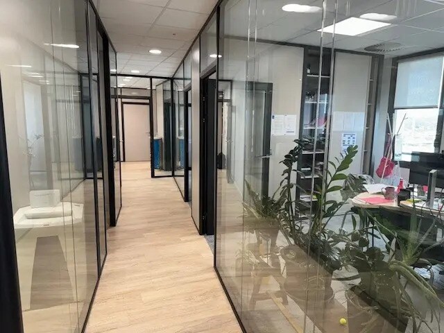 Location Bureaux 202 m² - Photo 1