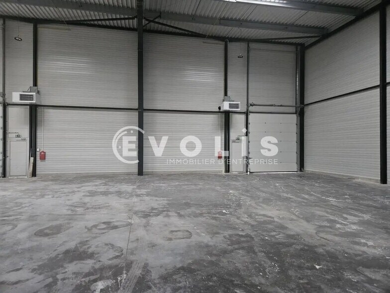 Light Industrial in Bondoufle for sale - Building Photo - Image 3 of 6