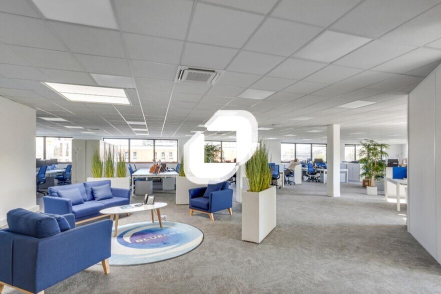 Office in Champs-sur-Marne to rent - Interior Photo - Image 2 of 14