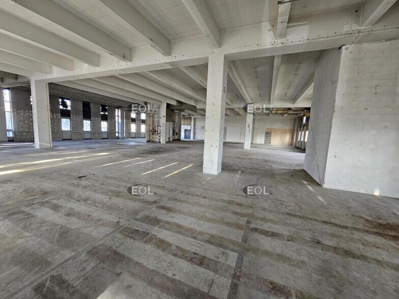 Light Industrial in Rungis to rent - Interior Photo - Image 3 of 6