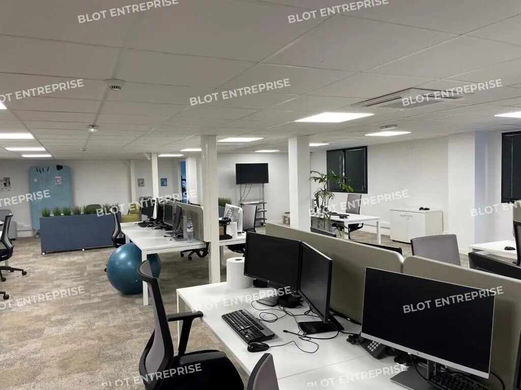 Vente Bureaux 1 106 m² - Photo 1