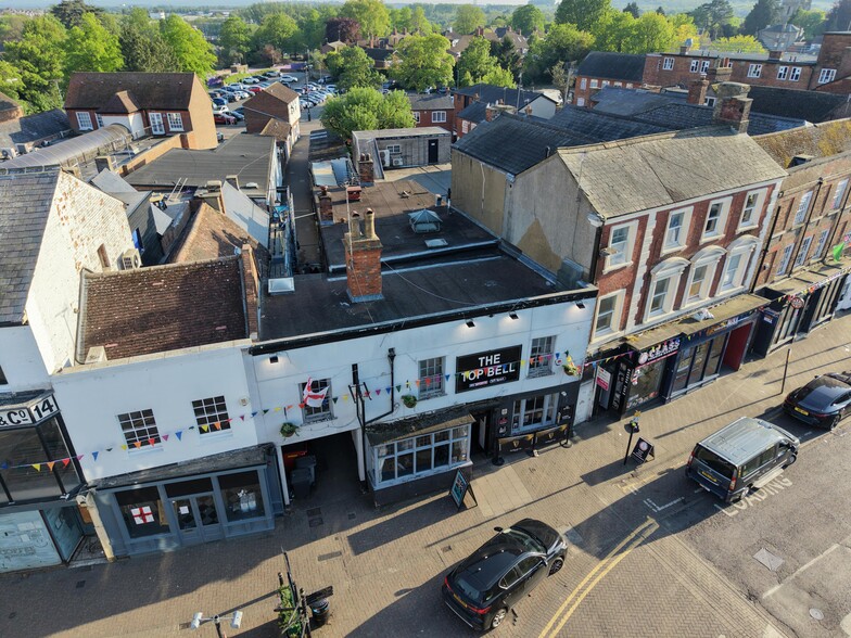 10 Market Sq, Leighton Buzzard for sale - Building Photo - Image 2 of 16
