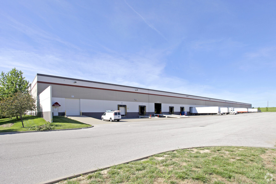 3101-3141 Riverport Tech Center Dr, Maryland Heights, MO for rent - Building Photo - Image 2 of 3