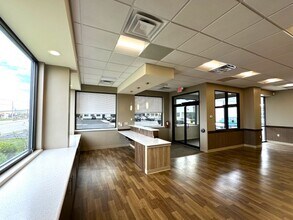 8-20 Prestige Plaza Dr, Miamisburg, OH for rent Lobby- Image 1 of 22