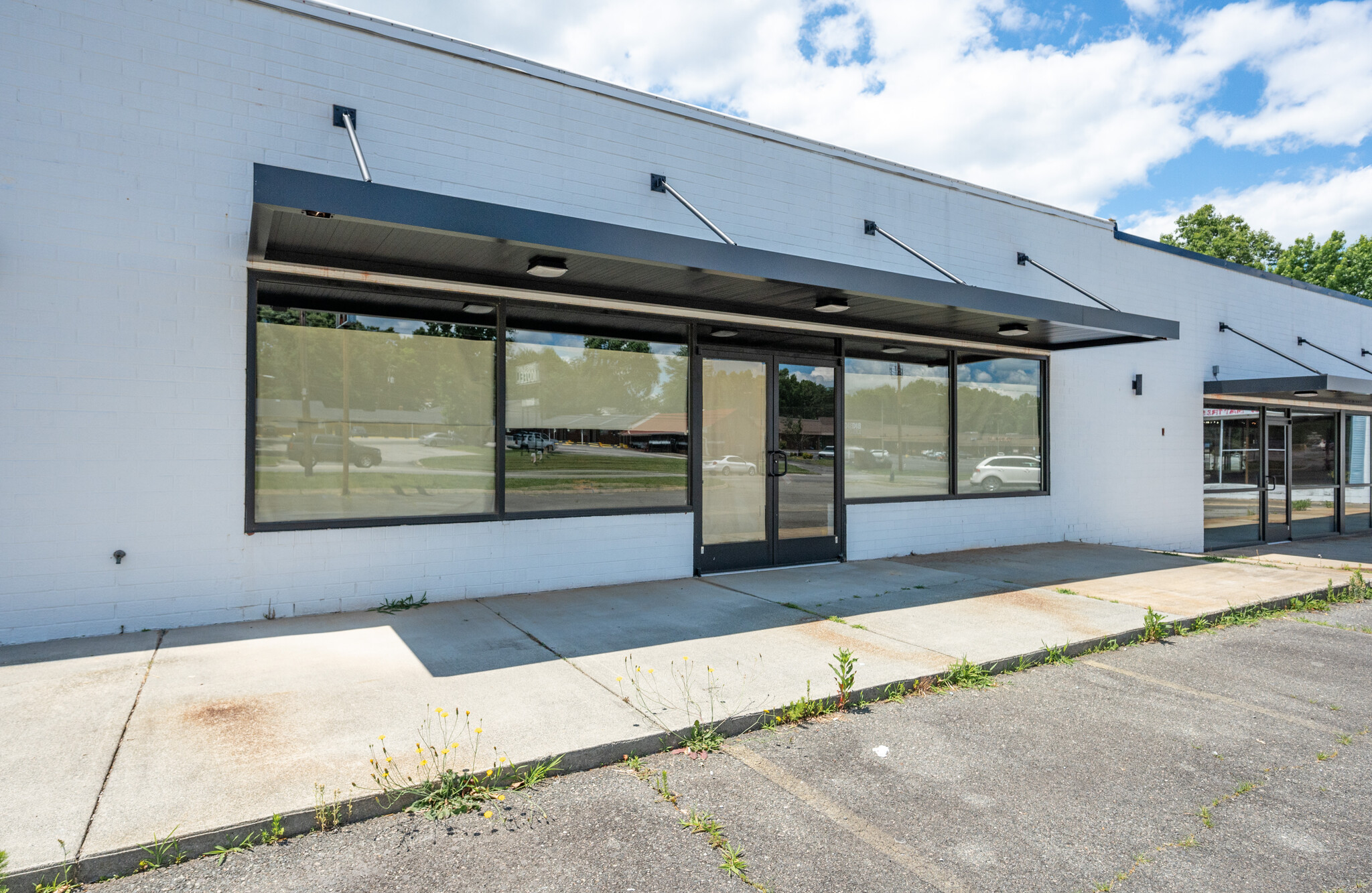 711-719 N Madison Blvd, Roxboro, NC for rent Building Photo- Image 1 of 6