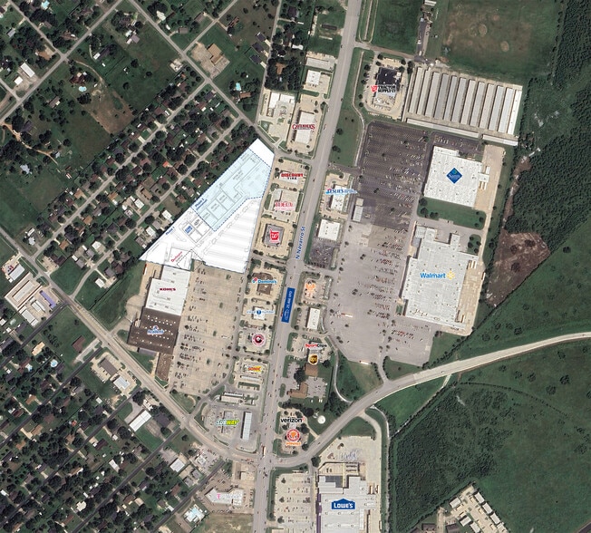 NWQ North Navarro St & Broadmoor st, Victoria, TX to rent - Building Photo - Image 1 of 2