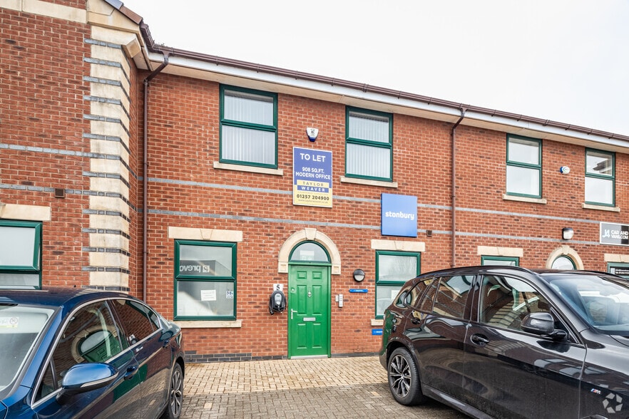 Commercial Rd, Darwen to rent - Building Photo - Image 3 of 4