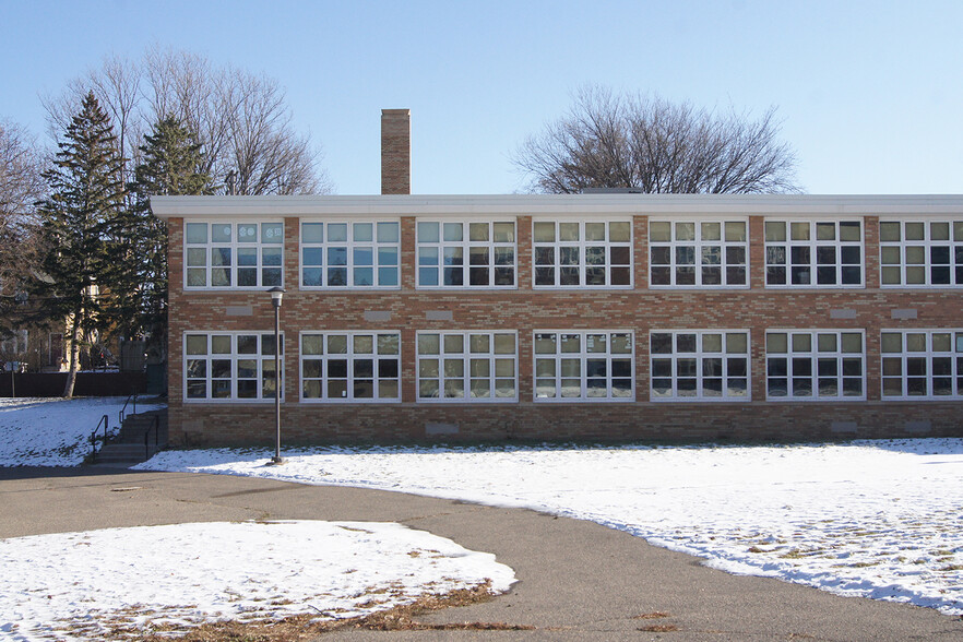 2220 16th Ave N, Minneapolis, MN for sale - Building Photo - Image 1 of 10