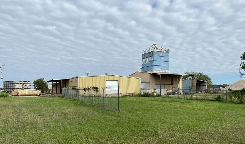 9363 Industrial Dr, Navasota, TX for sale - Building Photo - Image 1 of 8