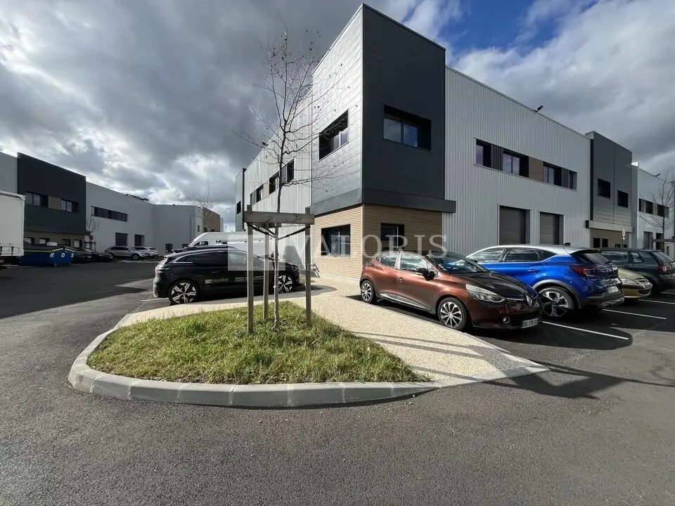 Vente Local d'activités 242 m² - Photo 1
