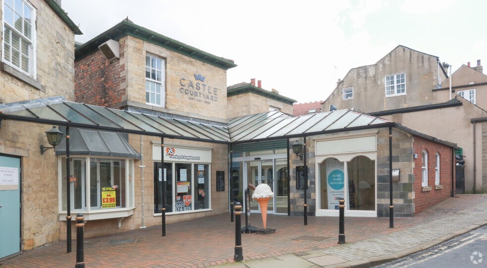 Castle Courtyard, Knaresborough to rent - Building Photo - Image 3 of 3