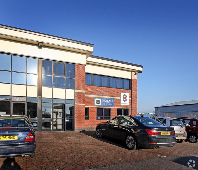 Blakewater Rd, Blackburn to rent - Building Photo - Image 2 of 4