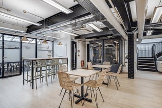 114 Power Rd, London to rent Interior Photo- Image 1 of 8