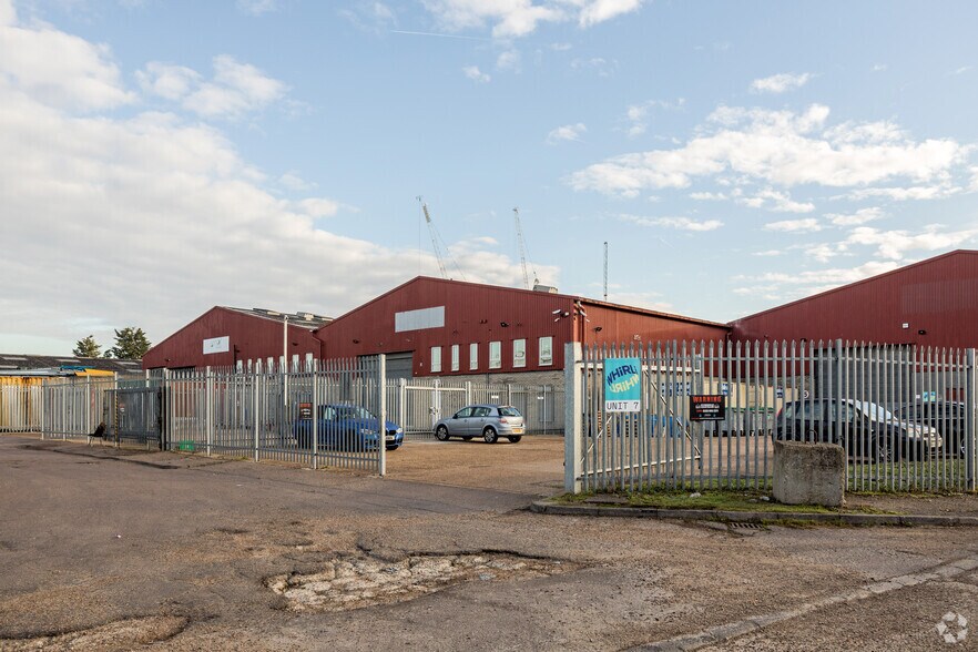 Manor Way, Rainham RM13 8RH UK